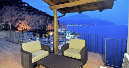VILLA AMALFI - Twelve Bedroom Villa, Sleeps 24
