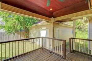 Terrace/patio - Lovely Heights Cottage 🌅🌄 (Fenced Yard, Garage) (Houston)