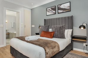 2 bedrooms, laptop workspace, iron/ironing board, free WiFi