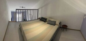 1 camera, ferro/asse da stiro, culla da viaggio, Wi-Fi gratuito