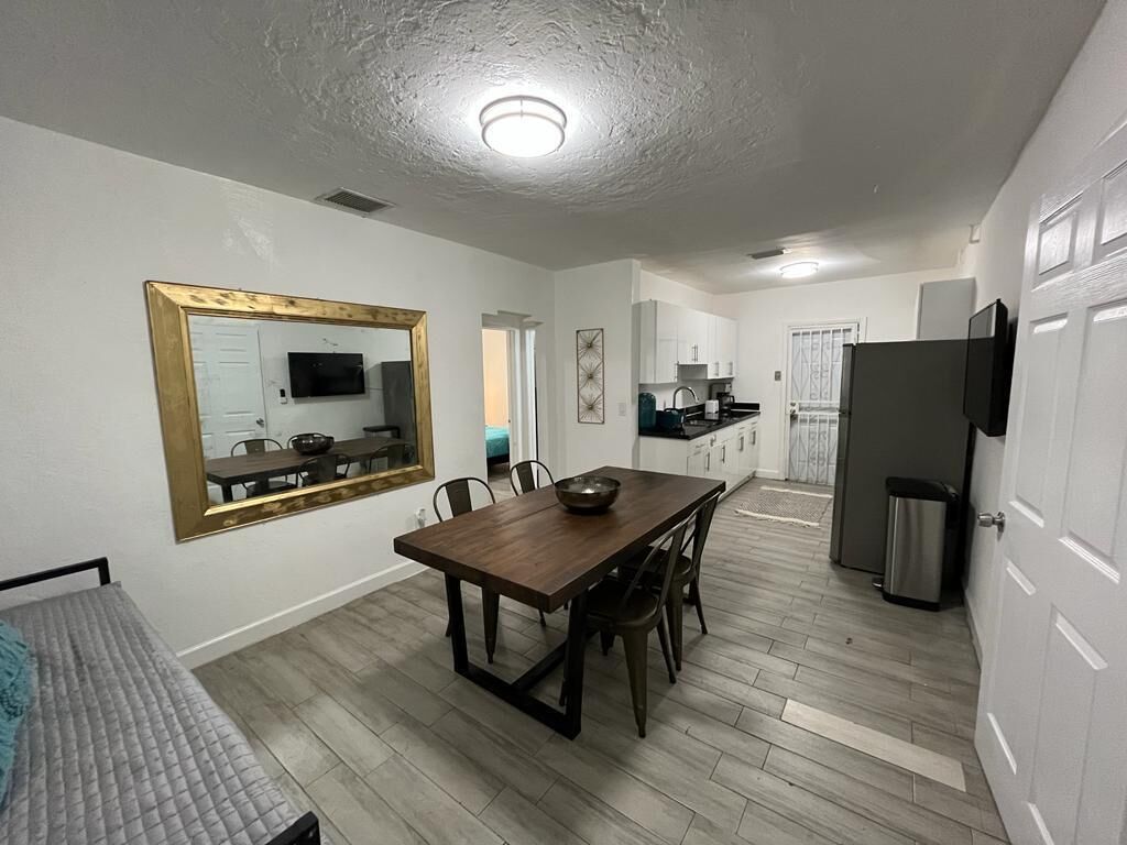 Cozy lovely 3 bedroom home - central loc MIA