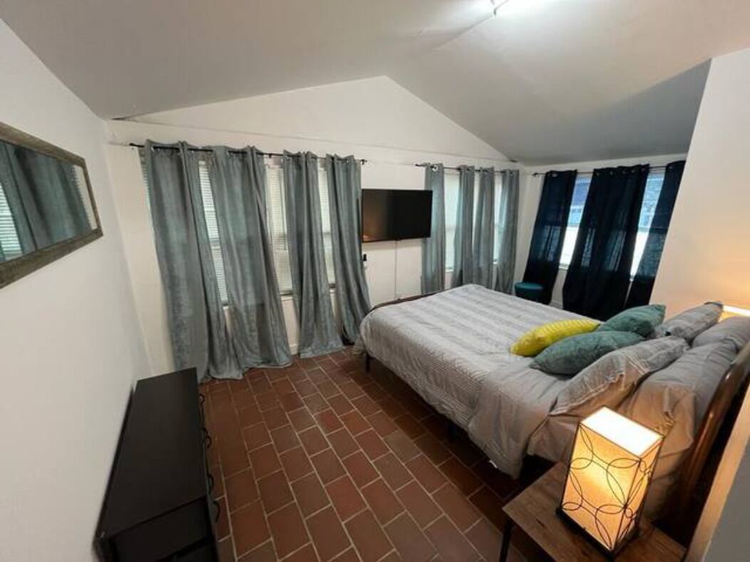 Cozy lovely 3 bedroom home - central loc MIA