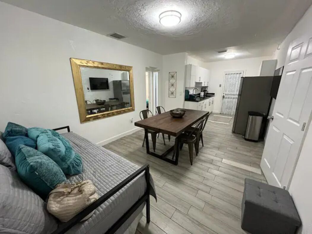 Cozy lovely 3 bedroom home - central loc MIA