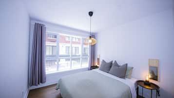 2 bedrooms, desk, iron/ironing board, travel cot