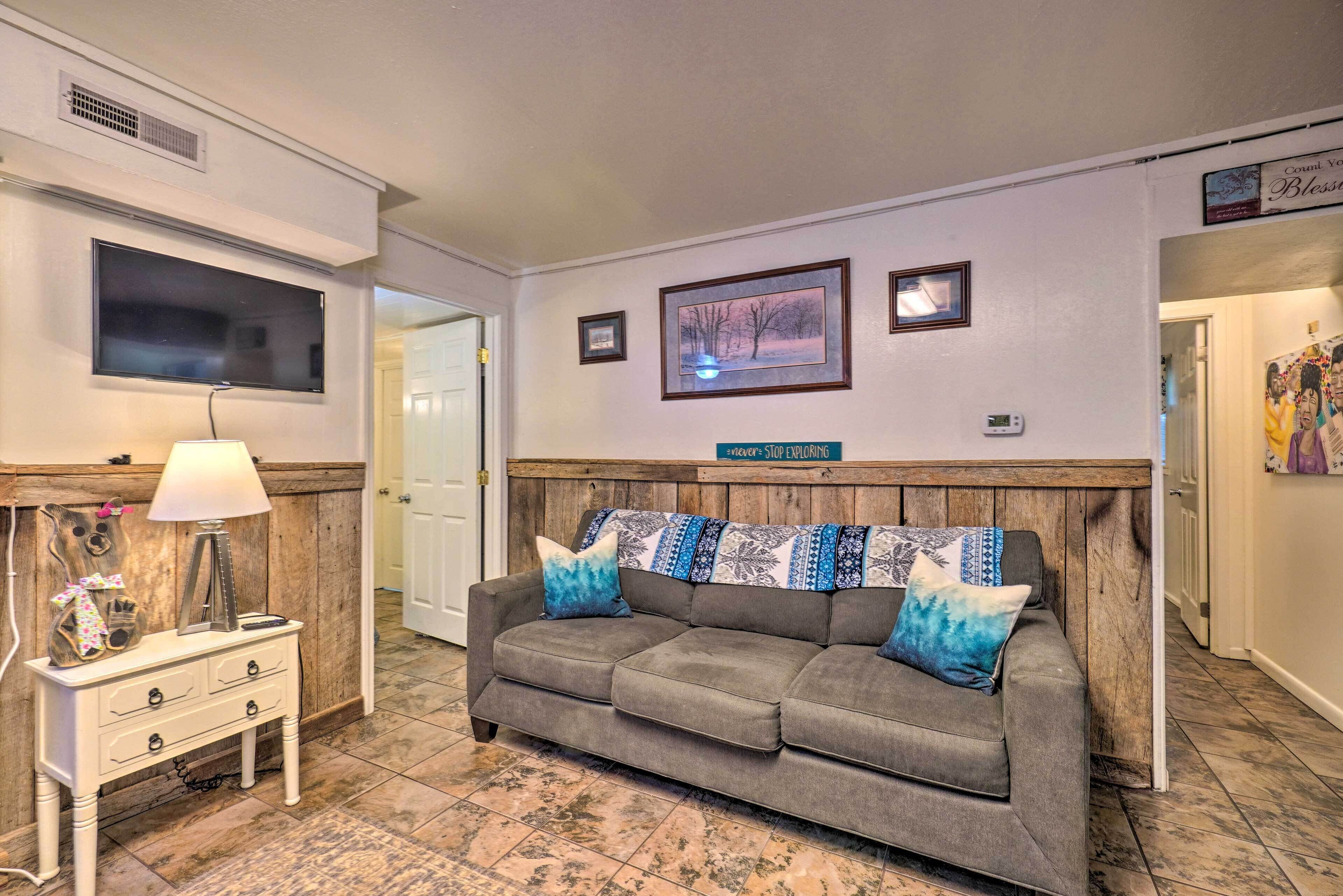 Adorable Pigeon Forge Apt ~ 2 Mi to Downtown!