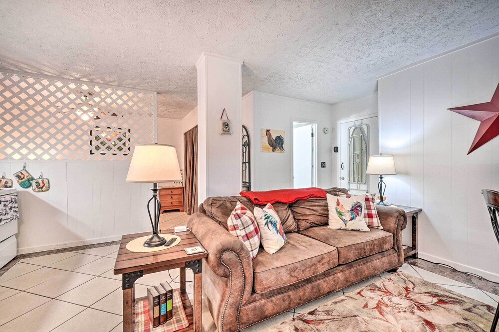 Guest-Ready Vacation Rental, Mins to Dtwn!