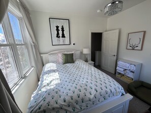 2 bedrooms, desk, free WiFi, bed sheets