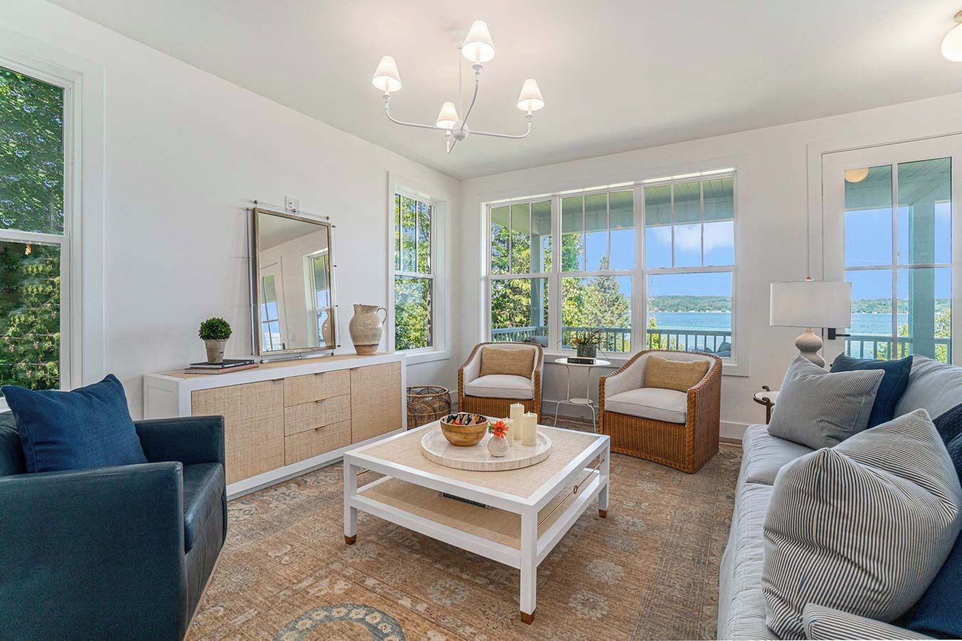 All-new Crystal Lake Modern Lakefront Cottage