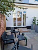 Deluxe Triple Room | Minibar, soundproofing, free WiFi, bed sheets