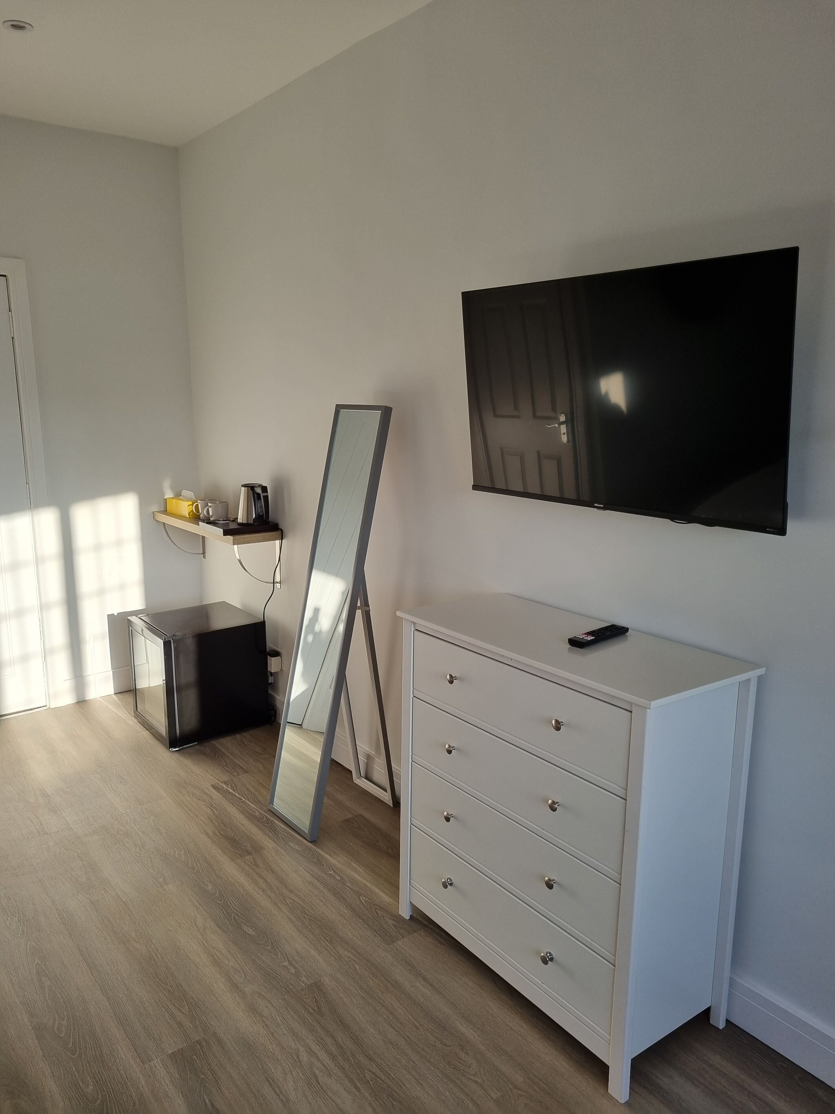 頂級雙人房 | 迷你吧、隔音、免費無線上網、床單