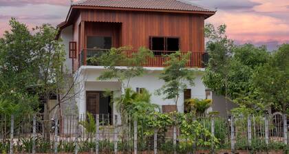 Beyond Angkor Homestay - First Floor 2-Bedroom & Living Room
