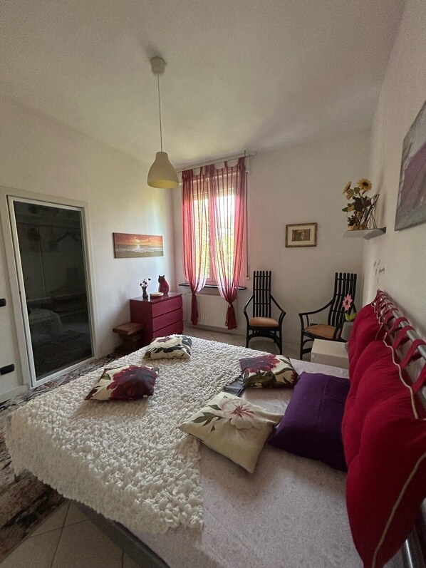 2 عدّة غرف نوم ومكواة/لوح كي وواي فاي مجانًا وملاءات أسرّة