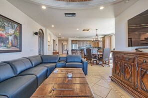 TV, Netflix, streaming services, video library - Luxurious Oceanview 2-Bedroom Condo with Modern Amenities at Bella Sirena (Puerto PeÃ±asco)