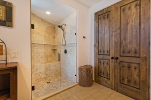 Amenidades de baño gratuitas y secadora de cabello