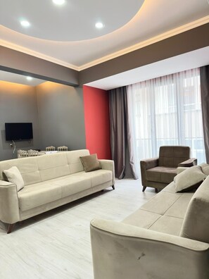 Familienapartment, 1 Schlafzimmer, Stadtblick | Wohnbereich