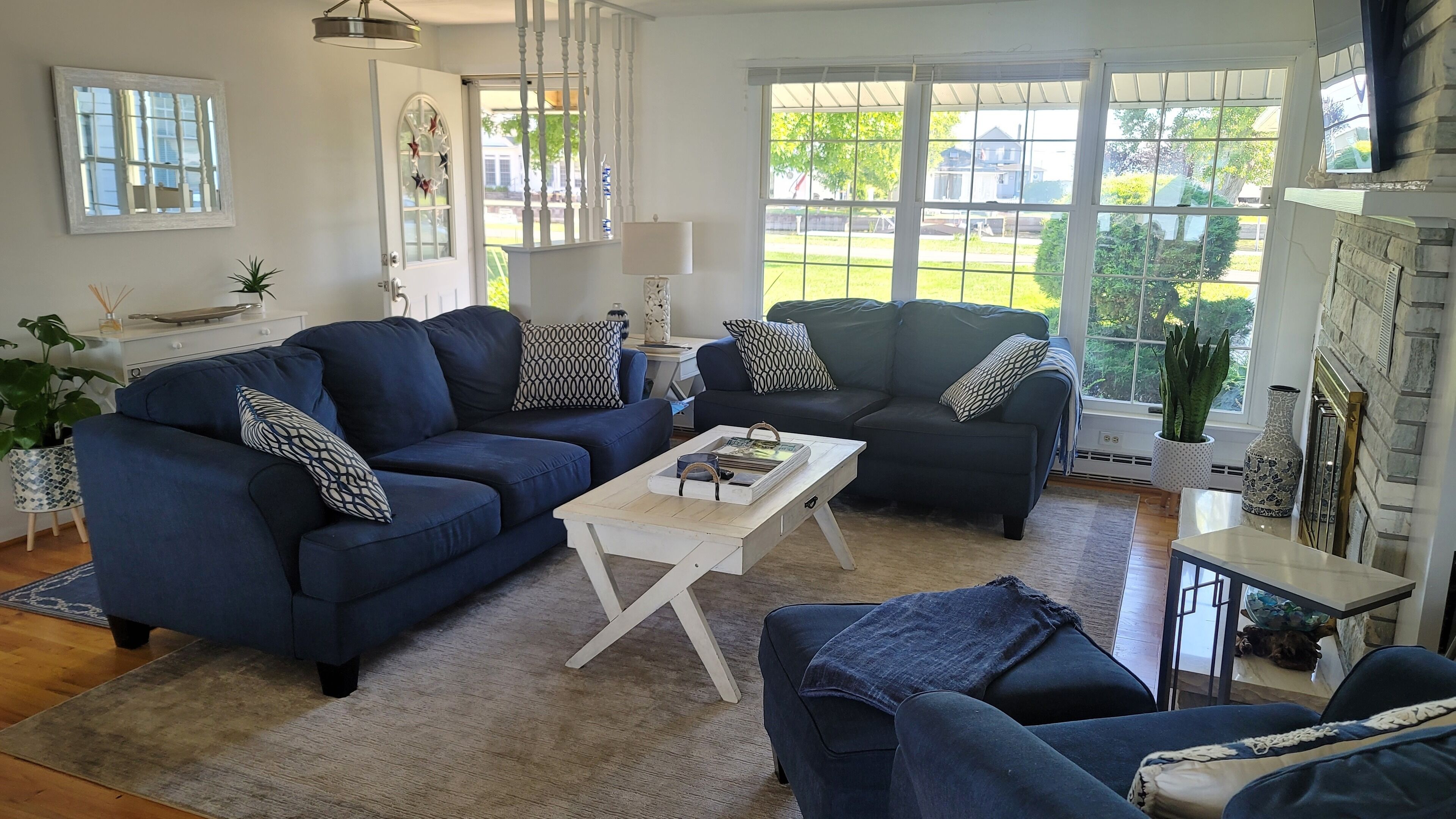 A Luxurious Waterfront Retreat on Sodus Bay