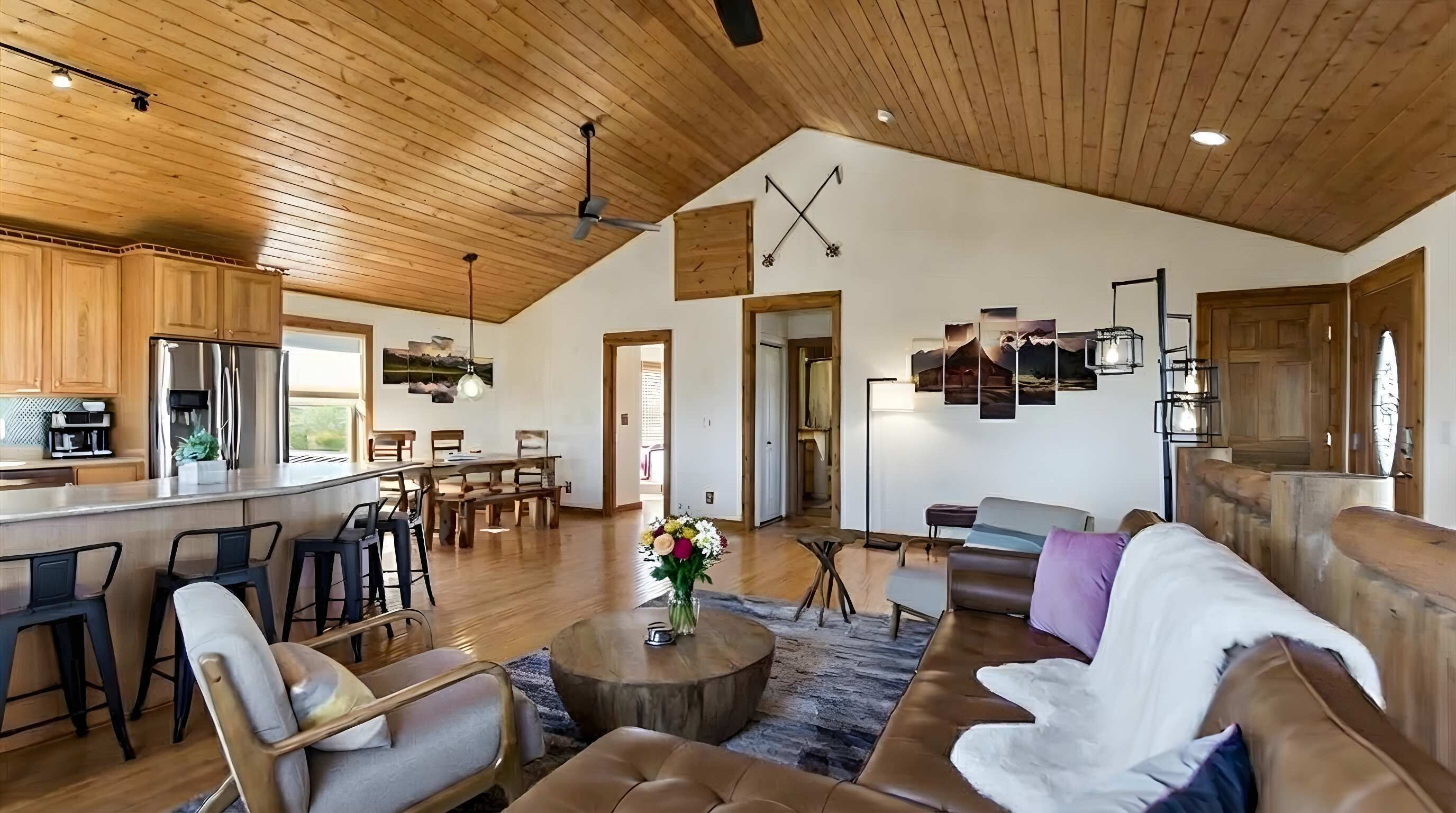 TV, fireplace, books, offices