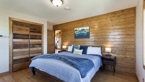 3 bedrooms, desk, iron/ironing board, travel cot