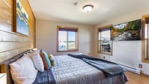 3 Schlafzimmer, Schreibtisch, Bügeleisen/Bügelbrett, Reisekinderbett