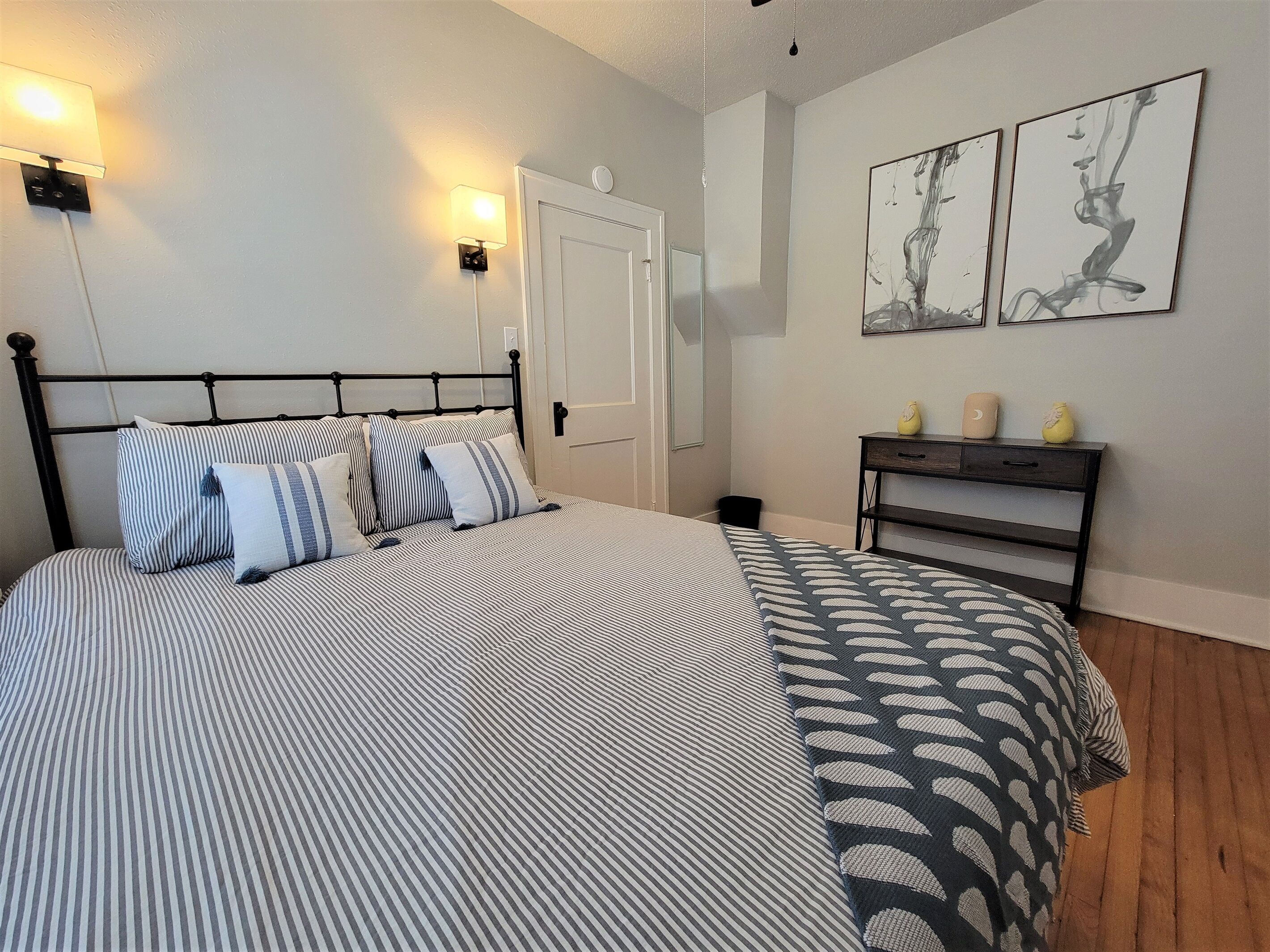 Sojourn Sanctuary - 2.3 miles to OU with hot tub!