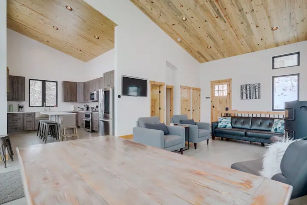 Modern Mountain Home with Spectacular Views