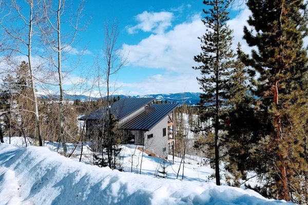 Nordic Luxury in the Rockies: A Scandinavian-Inspired Architectural Masterpiece