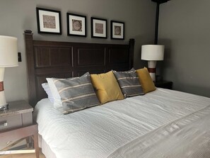2 habitaciones, tabla de planchar con plancha, internet y ropa de cama