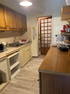 Kühlschrank, Ofen, Herdplatte, Geschirrspüler