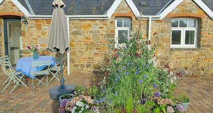 Cosy quiet cottage rural South Pembrokeshire