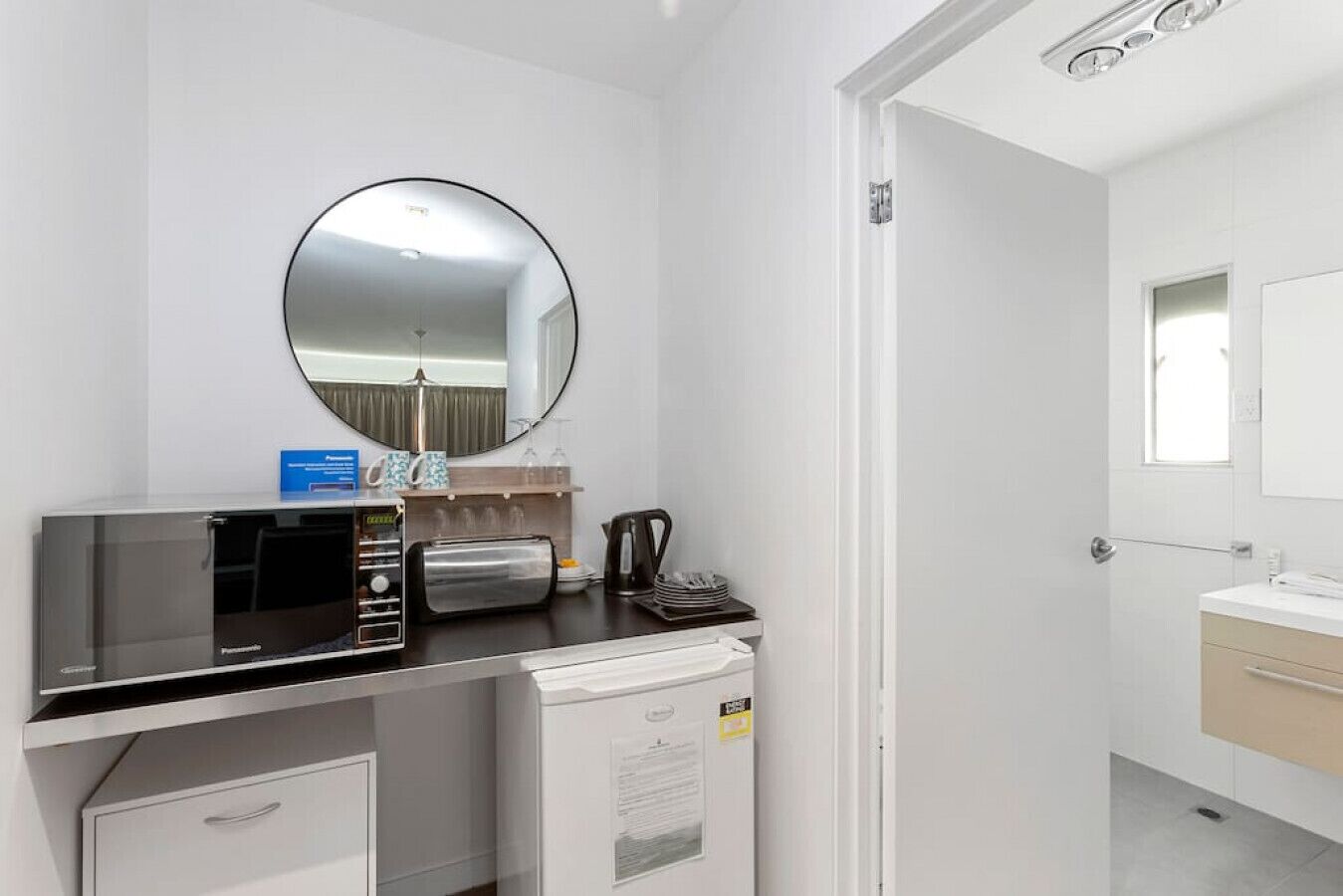 Apollo 13 Studio - Directly opposite beach