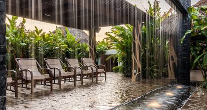 Gorgeous 3 Bedroom Beachfront Villa with Swim Up Bar