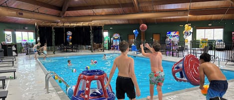 Innendørsbasseng