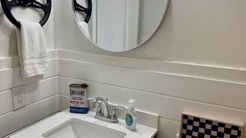Combined shower/bathtub, hair dryer, towels, soap