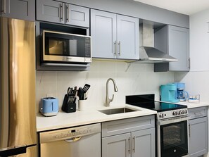 Monolocale Romantico | Cucina privata | Frigorifero con congelatore, microonde, forno, lavastoviglie