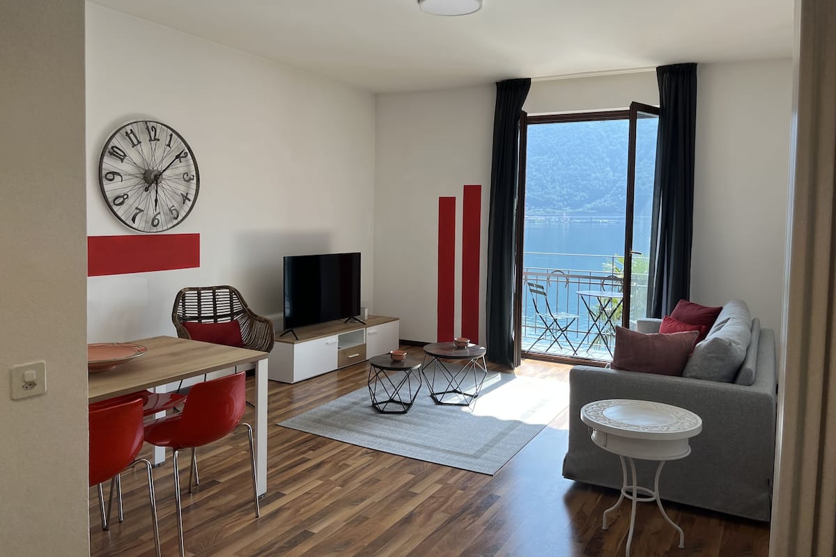 Classic-Apartment (03 - Mercurio) | Wohnbereich | 50-Zoll-Flachbildfernseher mit Digitalempfang, Fernseher