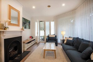 Living area - 1 bedroom Pool Side Villa with breakfast- Indoor heated pool (Stirling)