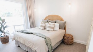 1 bedroom, iron/ironing board, WiFi, bed sheets - 1 bedroom Pool Side Villa (Stirling)