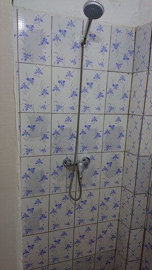 Shower - LA CASE A MAMY (Nianing)