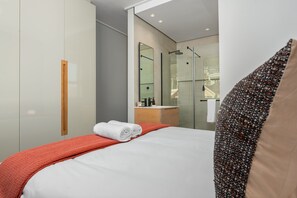 Laptop workspace, iron/ironing board, free WiFi, bed sheets
