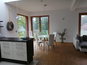 Unclassified image, 5 of 15, button