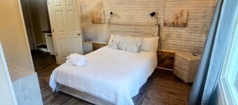 Family Beach Retreat; Hot Tub, Private Yard and Game Room