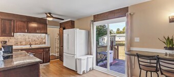 Family Beach Retreat; Hot Tub, Private Yard and Game Room