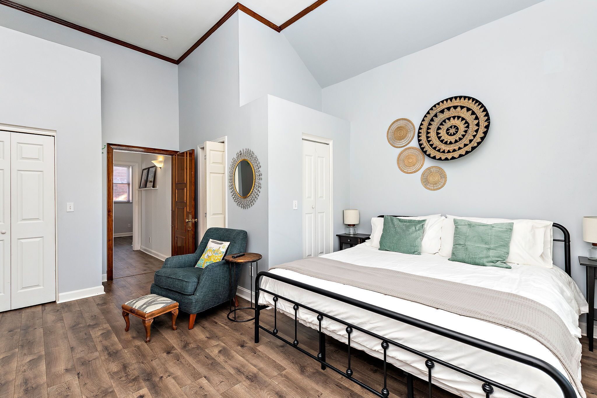 2 Schlafzimmer, Schreibtisch, Bügeleisen/Bügelbrett, Reisekinderbett