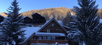 RDC Chalet facing the ski slopes, cross-country skiing, private parking l