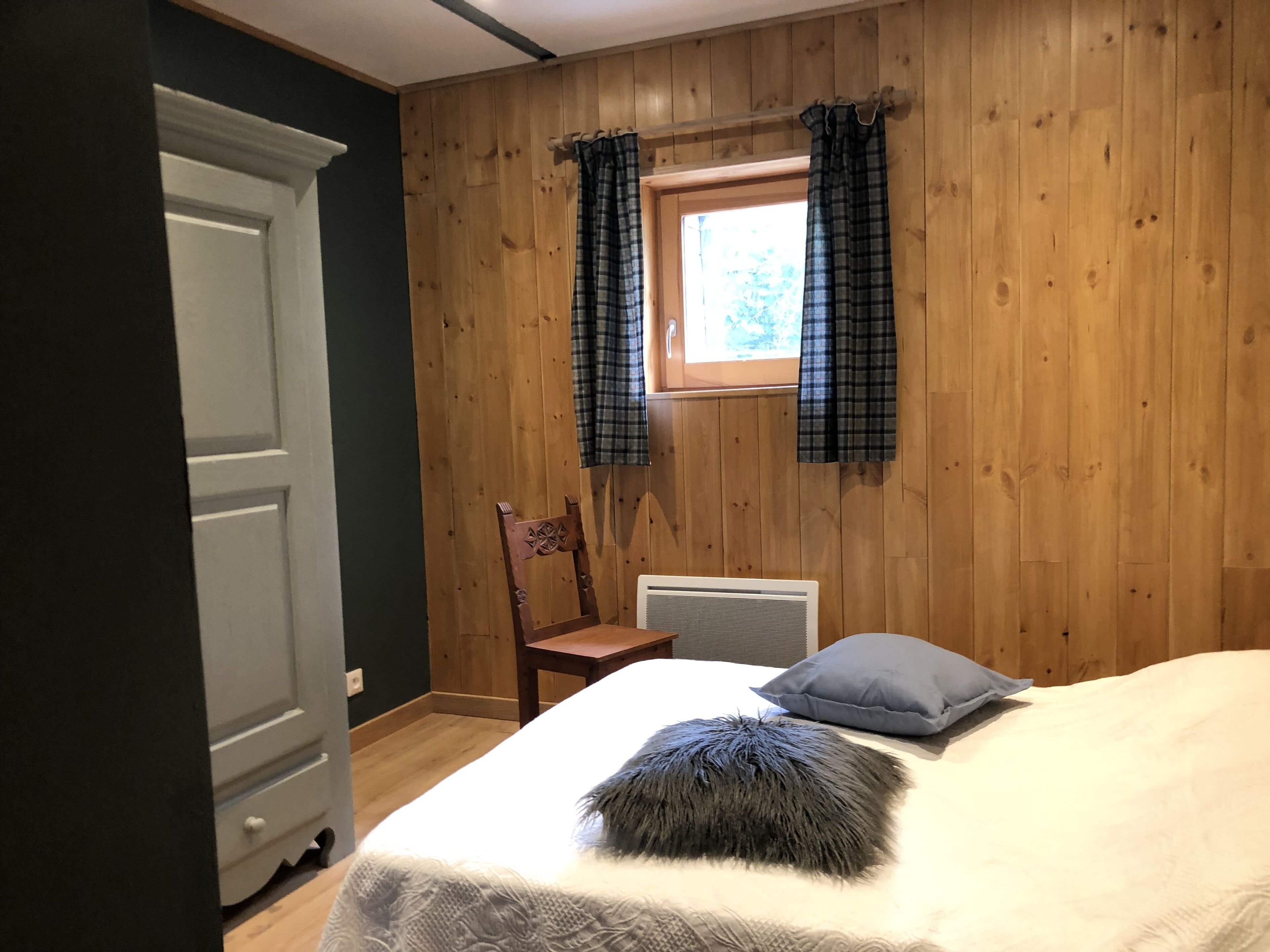 3 slaapkamers, een strijkplank/strijkijzer, reisbedje, gratis wifi