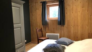 3 slaapkamers, een strijkplank/strijkijzer, reisbedje, gratis wifi