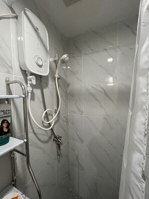 シャワー、タオル