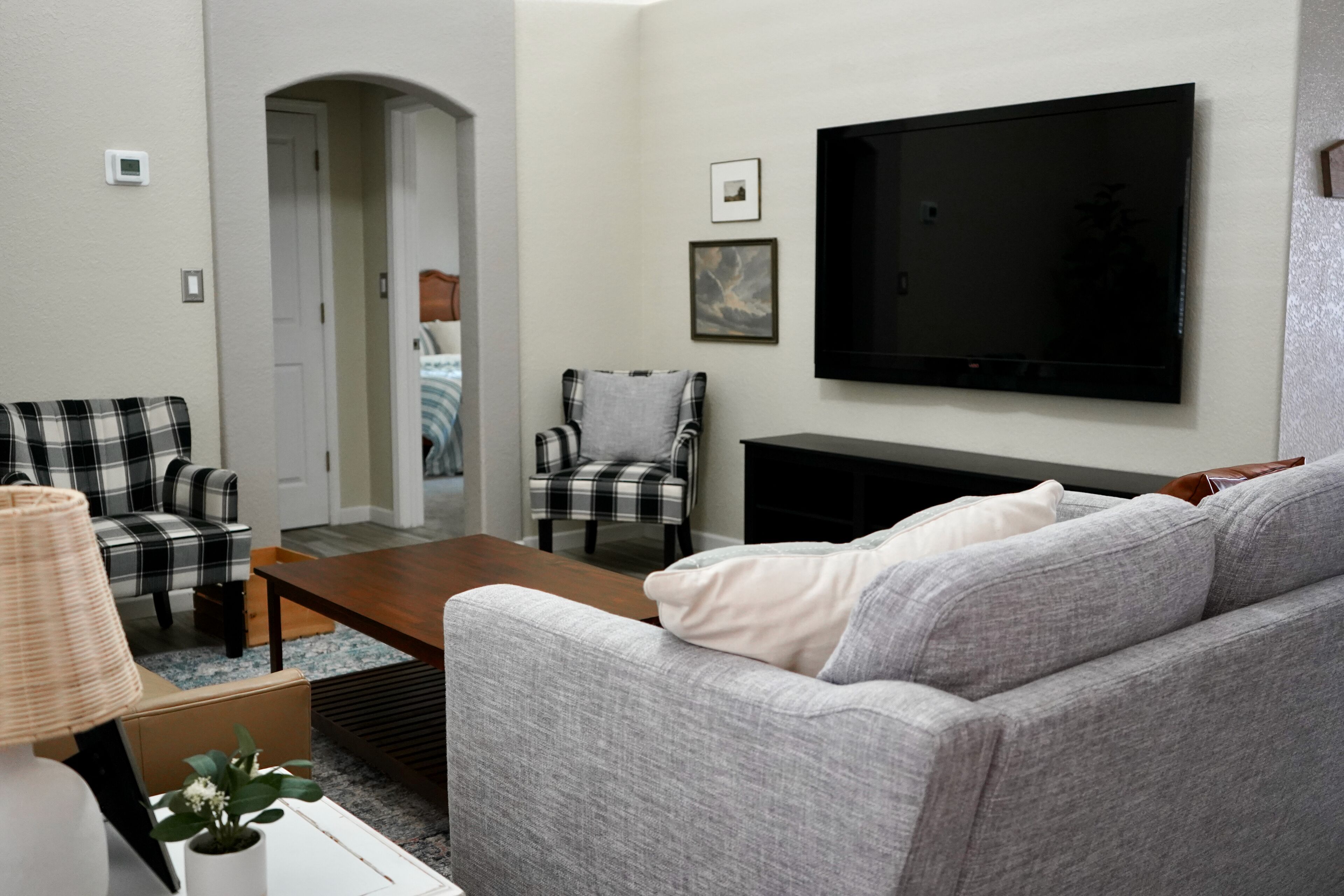 Modern Mountain Cottage with backyard & grill, near downtown 