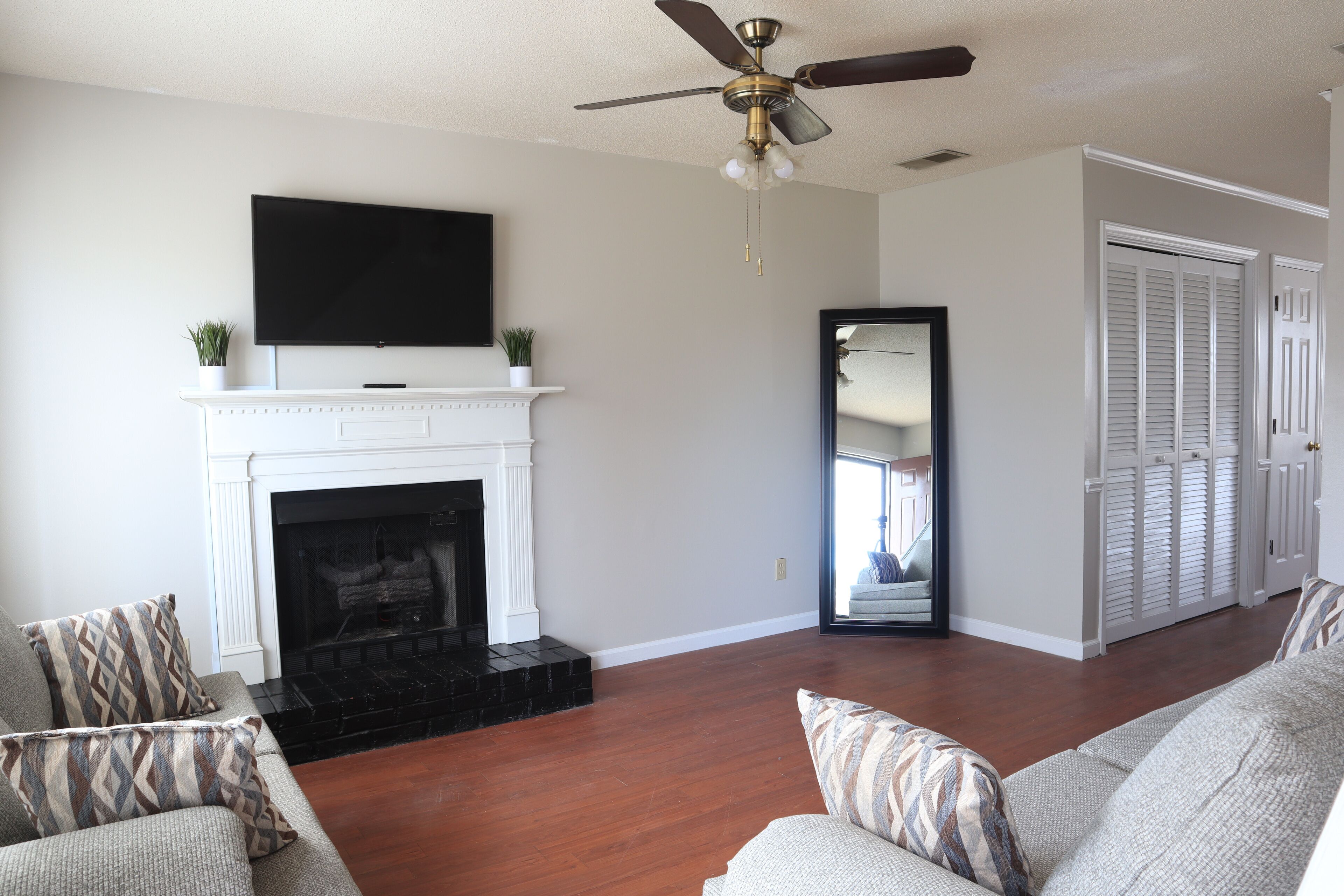 Cozy 2-Bedroom Townhome