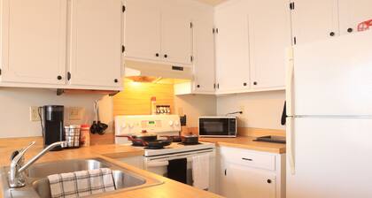 Cozy 2-Bedroom Townhome Close to Everything